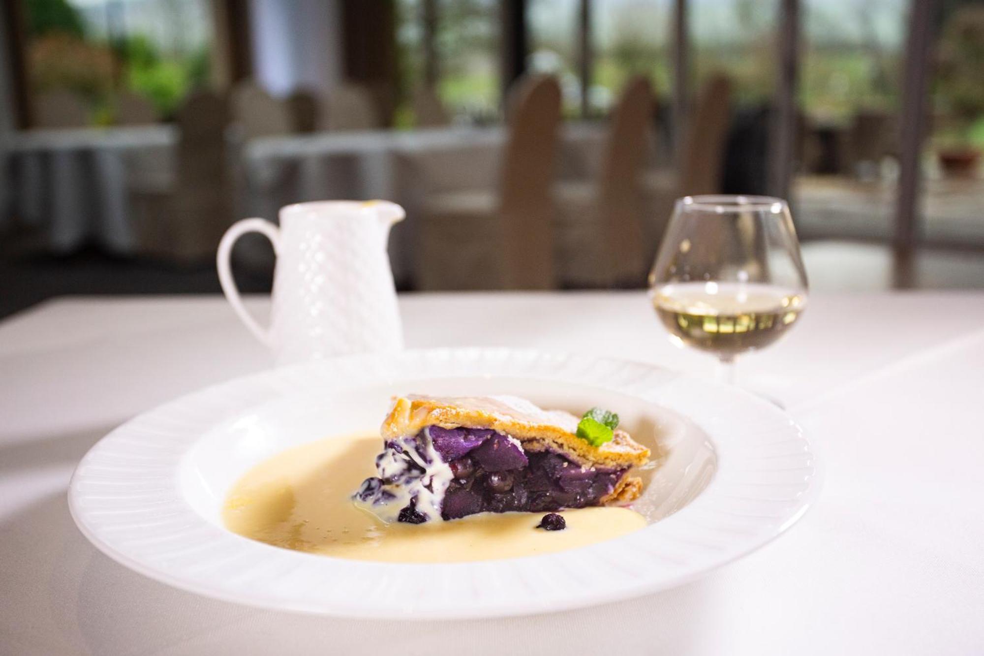 Gibbon Bridge Hotel 4*